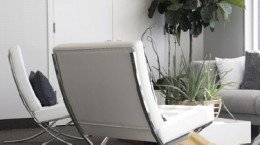 অদেখা মানুষের সাথে কথা বলতে